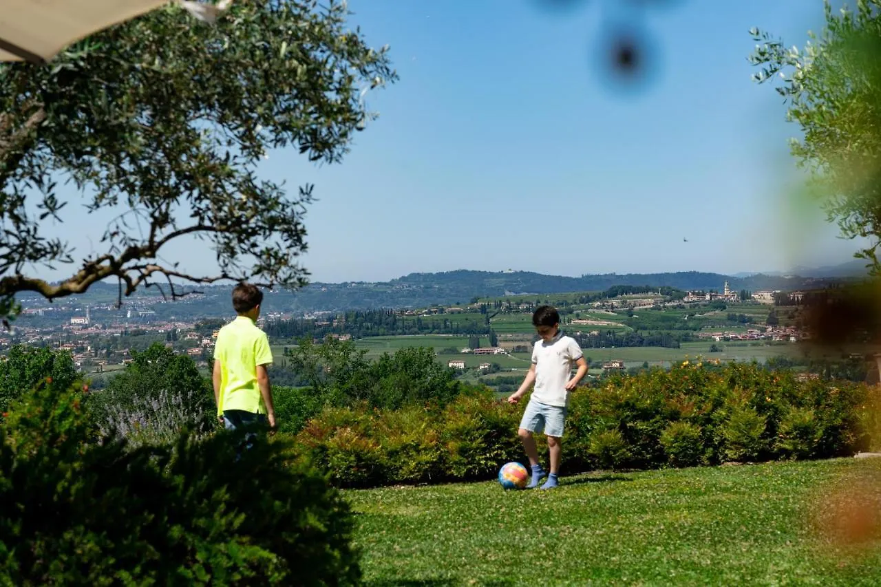 Villa Vitis Negrar 0*,