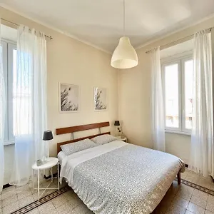 https://domus-lido.it-romehotels.com