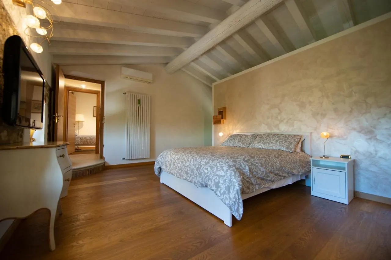Villa Vitis Negrar 0*,